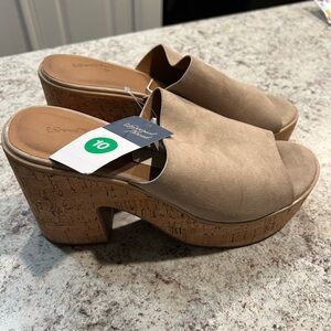 Naturalizer Beige Platform Mules